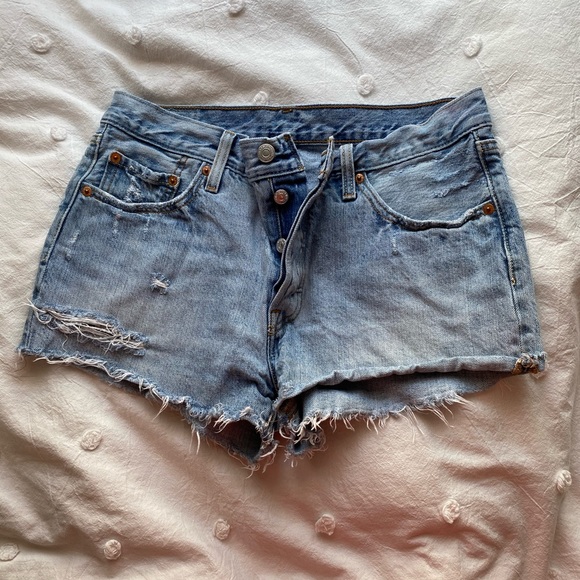 Levis Jean Shorts - Picture 1 of 3